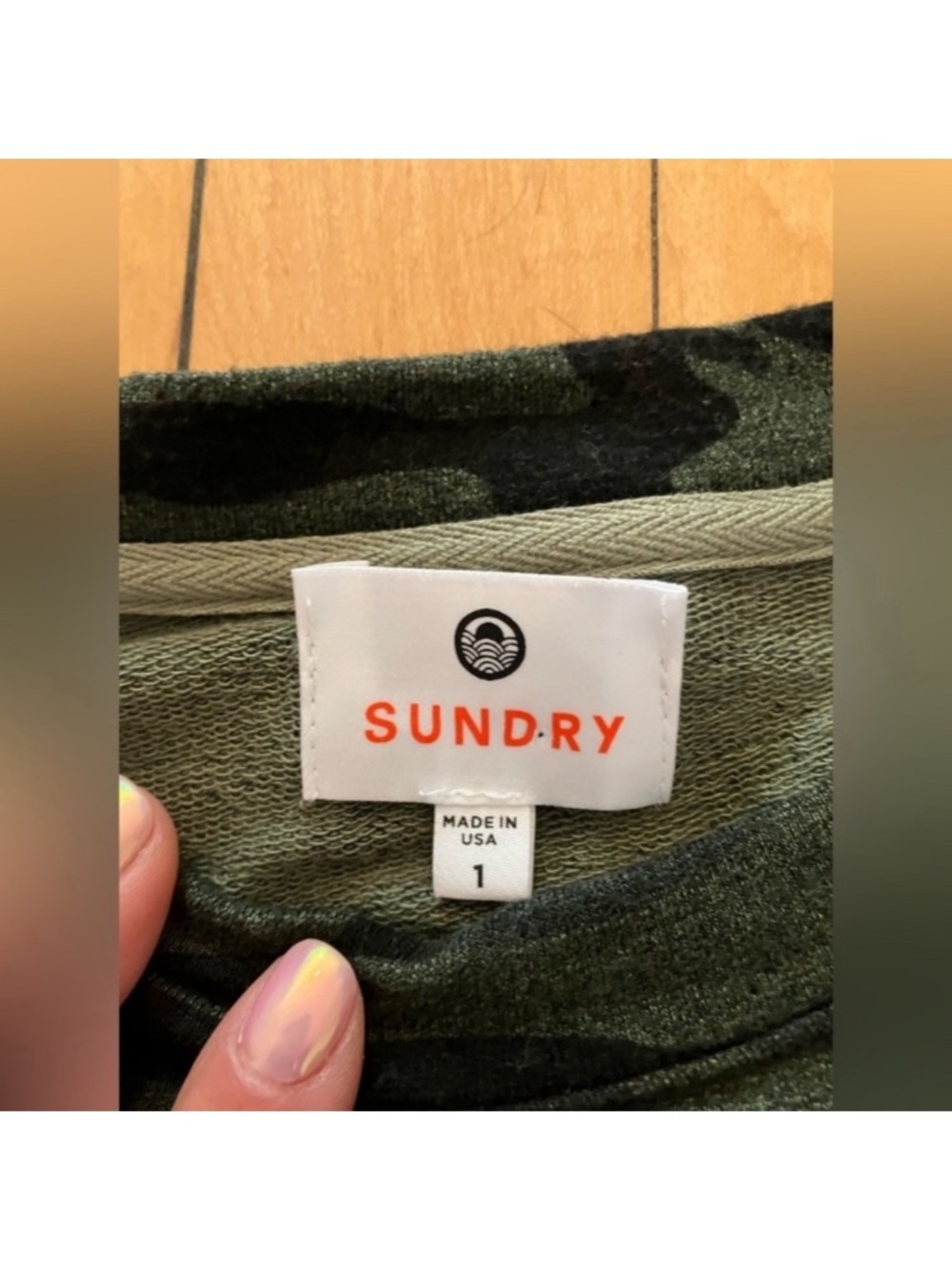 Sundry Camo Army Green Lightweight Crewneck Sweatshirt Neon Stripe size 1 Small - Picture 3 of 9